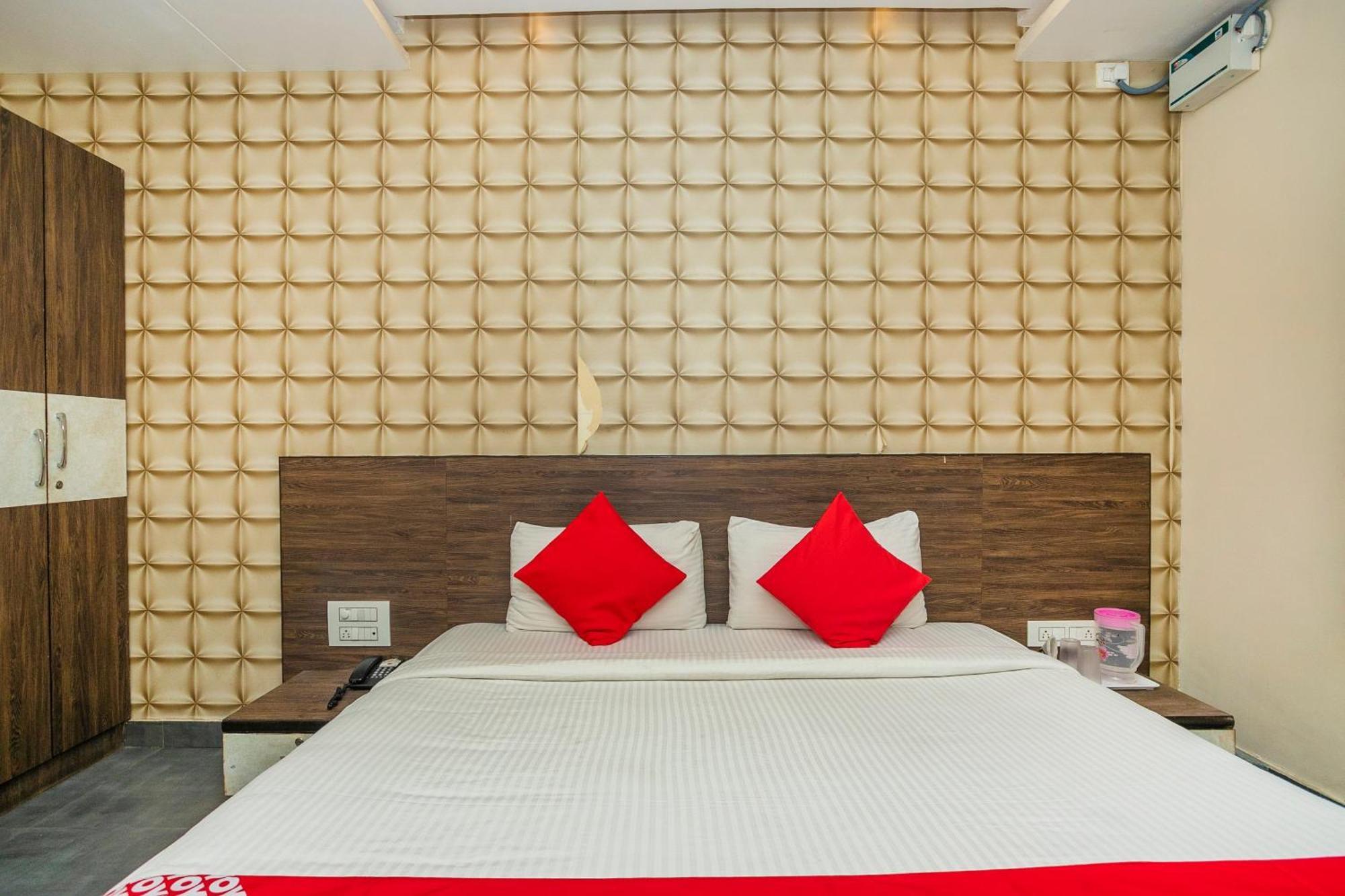 Super Collection O Indian Suites Near Sitara Restaurant Bangalore Exterior photo